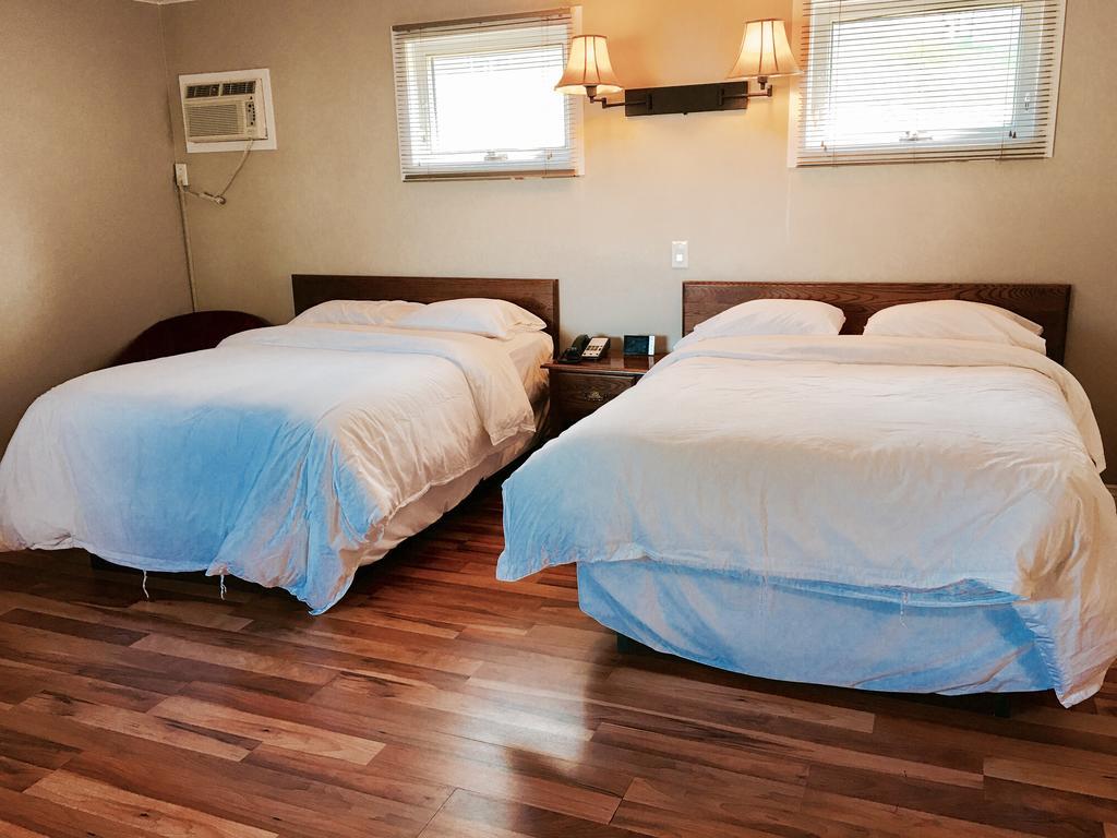 Laurie'S Inn Cheticamp Bagian luar foto